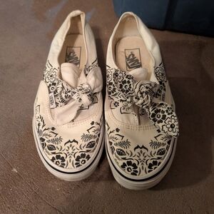 Vans Women's Floral Canvas Shoes - Black and Cream